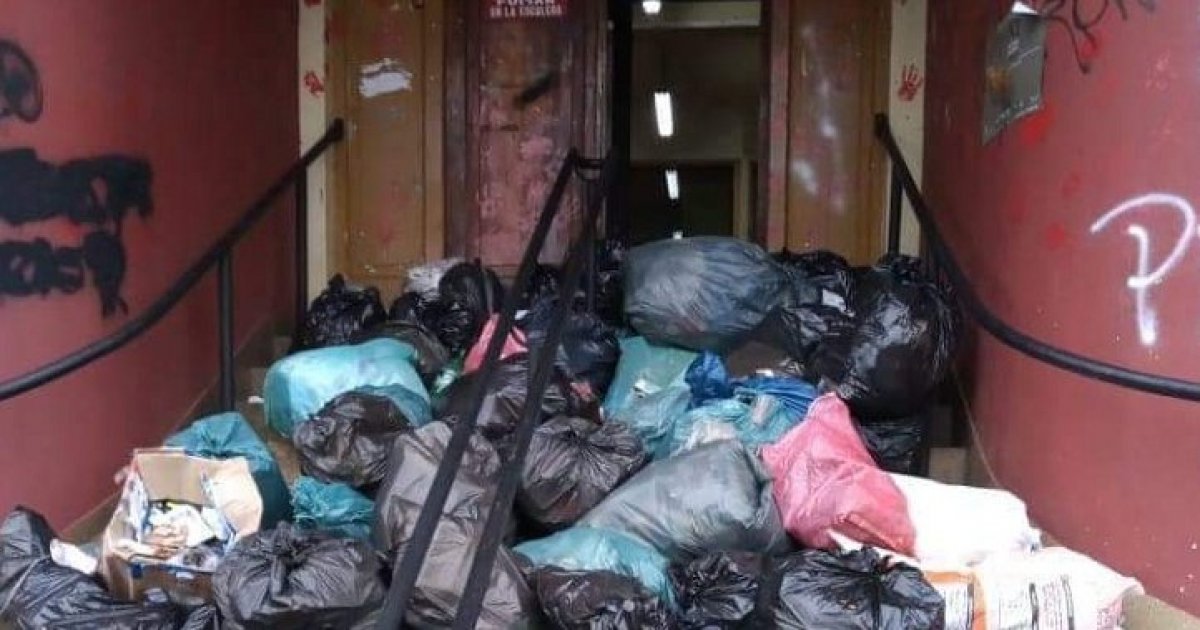 Ciudadanos tapan municipalidad con basura en modo de protesta por no ...