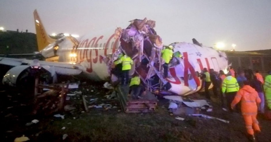 Impresionante siniestro ocurrió poco después del aterrizaje (Fotos: CNN)